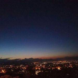 粉嫩馒头一线天对下联句
